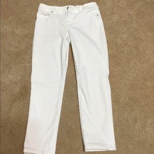 3/$20 SO SLIMMING GIRLFRIEND CROP size 0. White